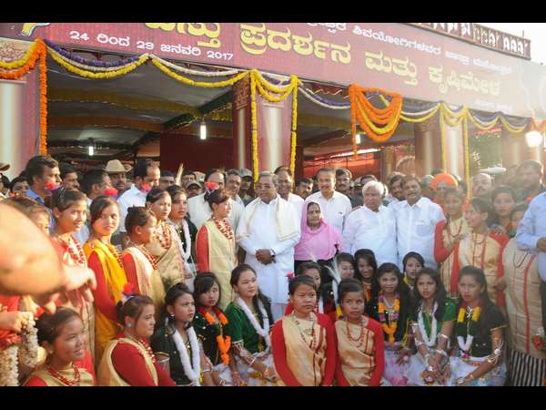ಗಣ್ಯರ ಉಪಸ್ಥಿತಿ