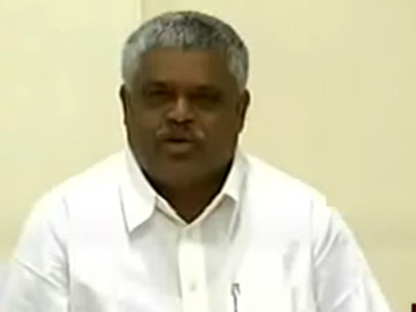 5 ಸಾವಿರ ಅಂಗವಿಕಲರಿಗೆ ವಸ್ತ್ರದಾನ