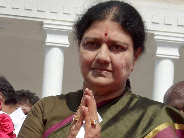 ಮುಖ್ಯಮಂತ್ರಿಯಾಗಲು ಶಶಿಕಲಾಗೆ ಅವಕಾಶ