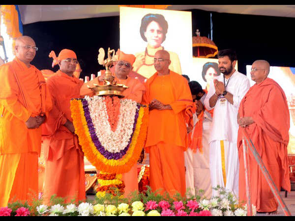 ನಿವೇದಿತಾ ಗುಣಗಾನ