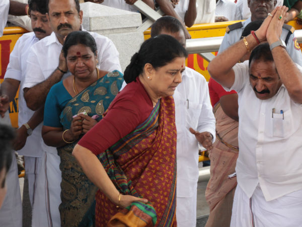ಶಶಿಕಲಾರನ್ನು ದಾಳವಾಗಿಸಿಕೊಂಡಿದ್ದ ಜಯಲಲಿತಾ