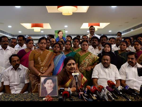 ಶಶಿಕಲಾಗೆ ಬೆಂಬಲ