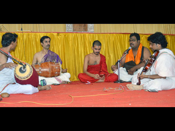 ದಾಸರು, ಗುರುಗಳು ರಚಿಸಿದ ಕೀರ್ತನೆಗಳ ಜಪ