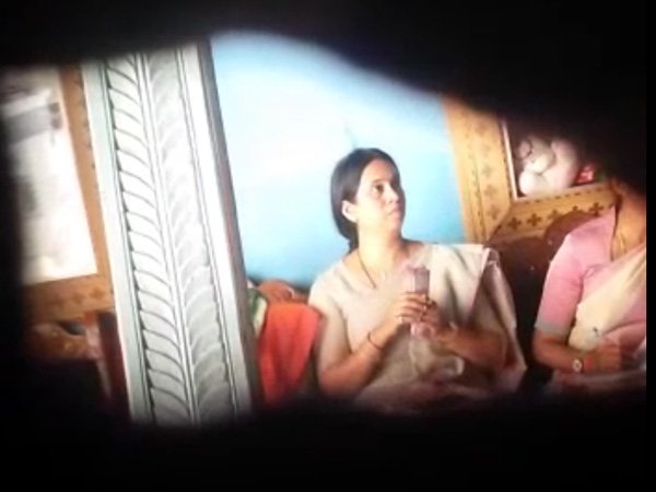 ಲಕ್ಶ್ಮಿ ಹೆಬ್ಬಾಳ್ಕರ್ ಹಣಹಂಚುವ ವಿಡಿಯೋ