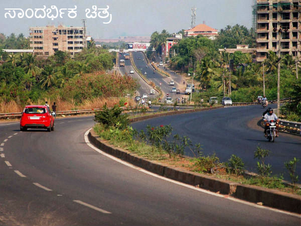 ಪರದೆಯ ಹಿಂದಿನಿಂದ ಎತ್ತಿಕಟ್ಟುತ್ತಿರುವ ಮುಖಂಡರು
