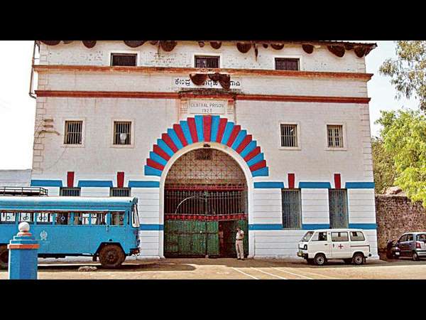 ಹಿಂಡಲಗಾ ಮತ್ತು ಕಲಬುರ್ಗಿ ಕಾರಾಗೃಹದ ಕೈದಿಗಳ ಧರಣಿ
