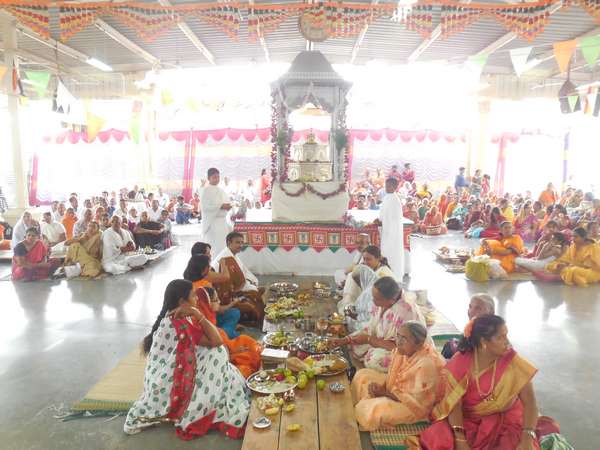 ದಾನ ನೀಡಿದ ಭಕ್ತರು