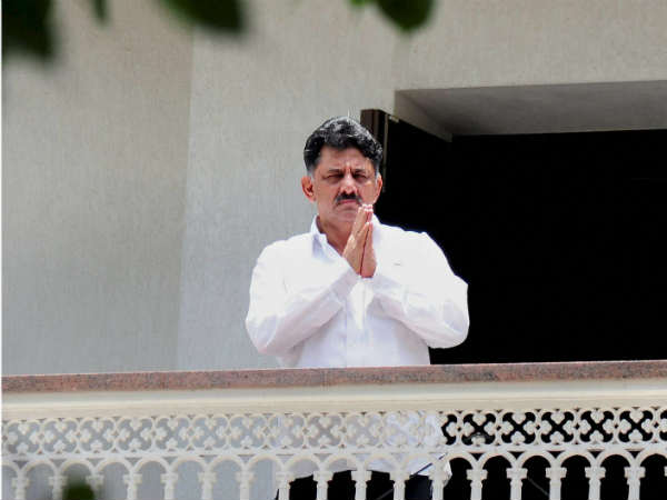 ವಿದೇಶಗಳಲ್ಲಿ ಹೂಡಿಕೆ