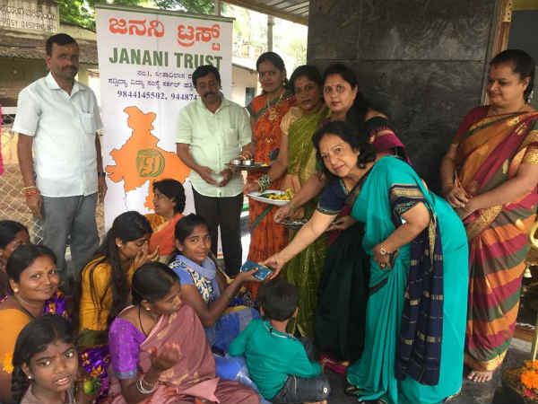 ಒಗ್ಗಟ್ಟಿನಿಂದ ವರಮಹಾಲಕ್ಷ್ಮೀ ಹಬ್ಬ ಆಚರಣೆ: