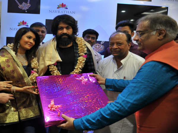 ಮಳಿಗೆಯ ಉಸ್ತುವಾರಿ ಅಧಿಕಾರಿ ರಾಹುಲ್ ಜೈನ್