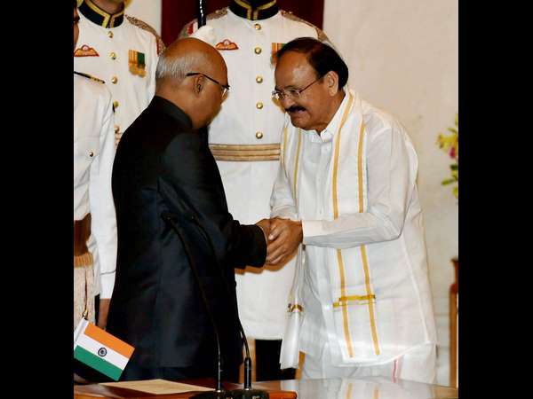 ಪ್ರಮಾಣ ವಚನ ಸಮಾರಂಭದಲ್ಲಿ ಗಣ್ಯರ ದಂಡು