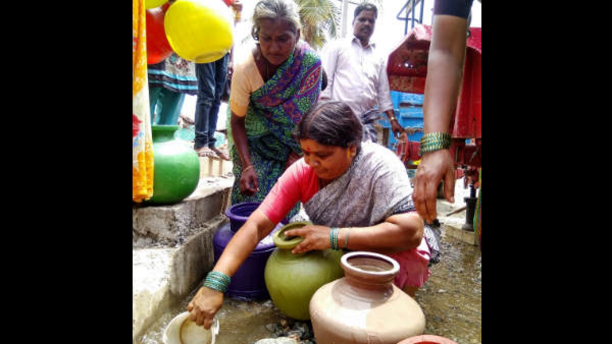 ಚರಂಡಿ ನೀರನ್ನೇ ಹೊತ್ತೊಯ್ದ ಹಂಗಳ ಗ್ರಾಮಸ್ಥರು! Hangala Taluk people forced