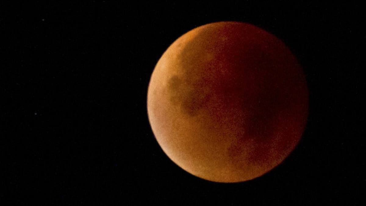 ರಕ್ತ ಚಂದ್ರ ಅಥವಾ ಕೆಂಪು ಚಂದ್ರ