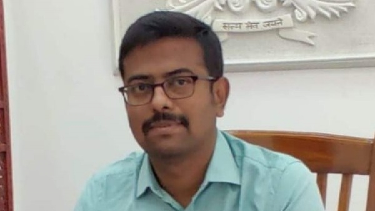 ಡಿಸಿ ಫೋಟೋ ಇರುವ ವಾಟ್ಸಾಪ್ ಮೆಸೇಜ್ ಕಂಡು ಅಧಿಕಾರಿಗಳು ಶಾಕ್