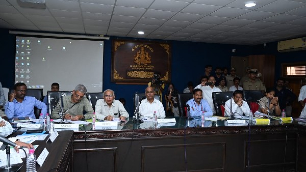 ಸಭೆಯಲ್ಲಿ ಮಾಜಿ ಶಾಸಕ ಸತೀಶ್ ಆಕ್ರೋಶ