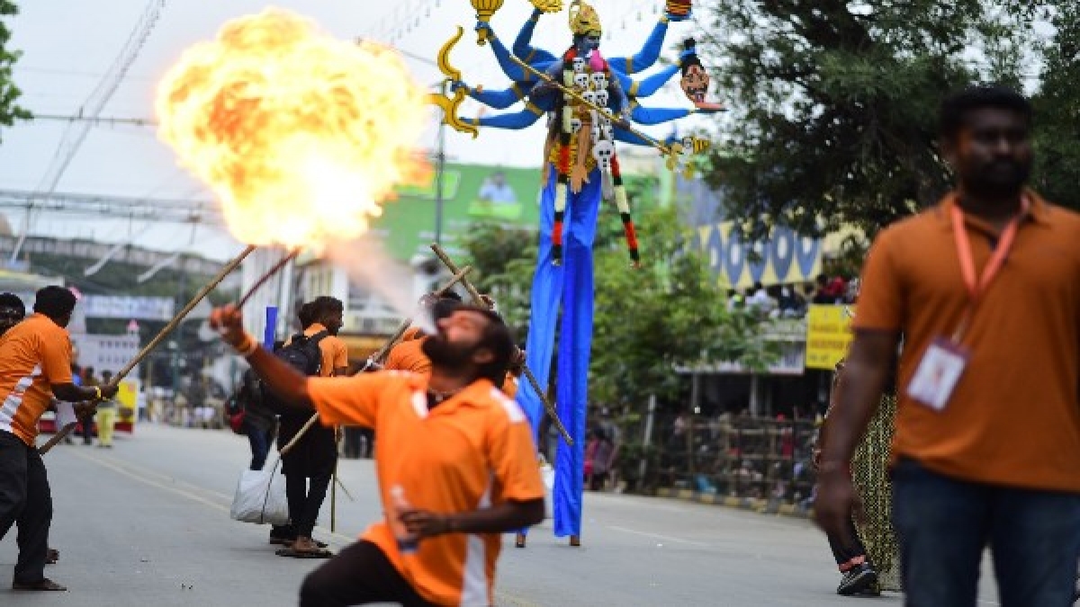 ಕಲಾತಂಡಗಳ ಪ್ರದರ್ಶನಕ್ಕೆ ಜನರ ಮೆಚ್ಚುಗೆ