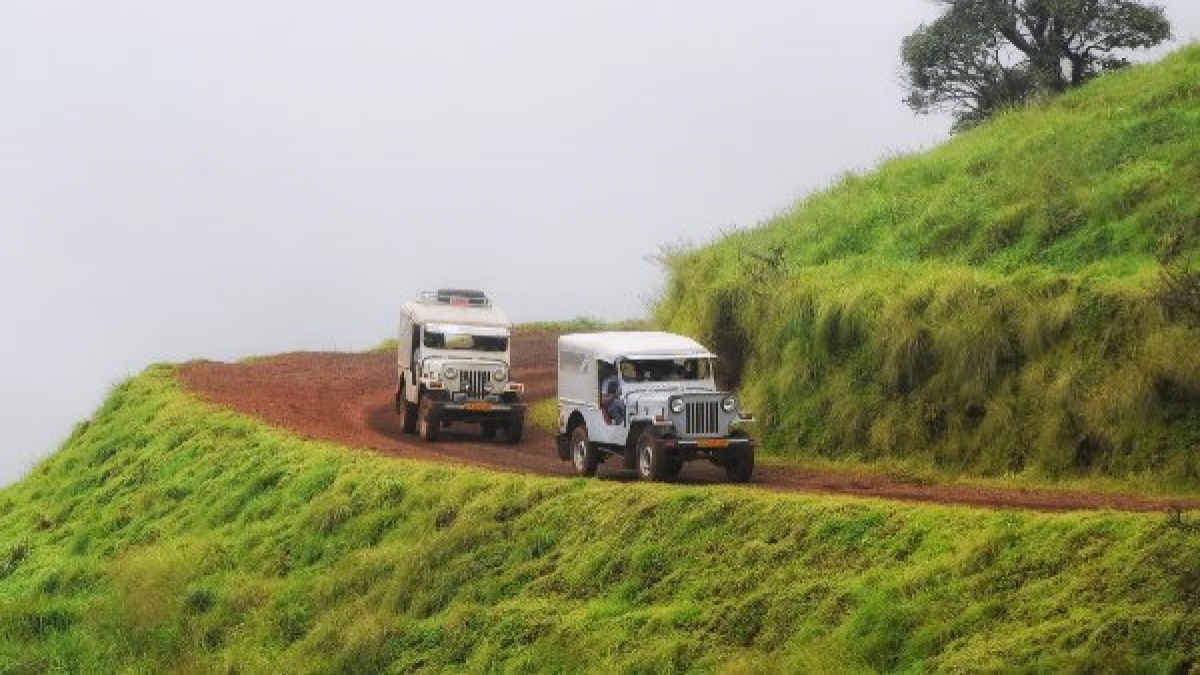 ಜೀಪ್ ಮೂಲಕ ತೆರಳಬೇಕು