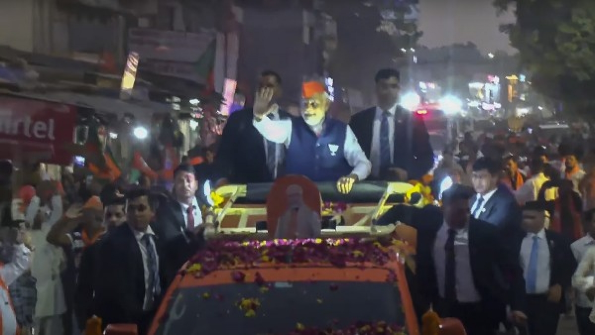 ಗುಜರಾತ್ನ 16 ಕಣಗಳಲ್ಲಿ ಪ್ರಧಾನಿ ರೋಡ್ ಶೋ