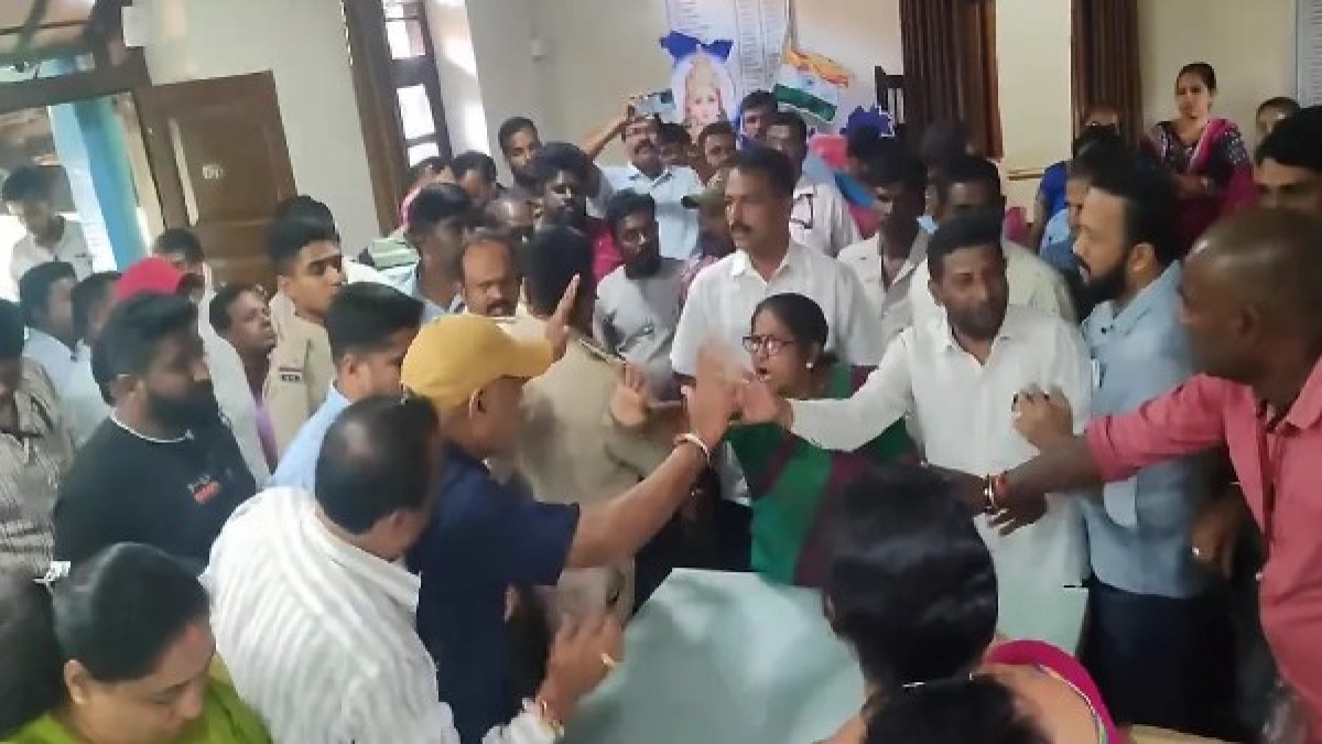 ಪೌರ ಕಾರ್ಮಿಕರಿಂದ ದಬ್ಬಾಳಿಕೆ