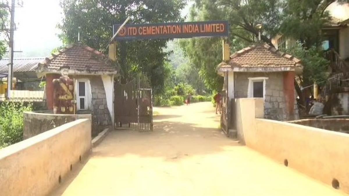 ರೆಸಾರ್ಟ್ನಲ್ಲಿ ತಂಗಿರುವ ಕಾರ್ಮಿಕರು