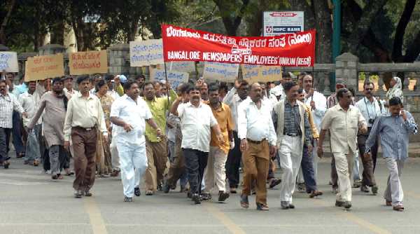 K'taka working Journalists demand interiun relief 