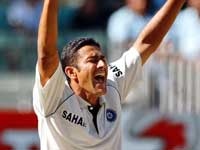 Kumble exults after scalping Brett Lee's wicket in Melbourne