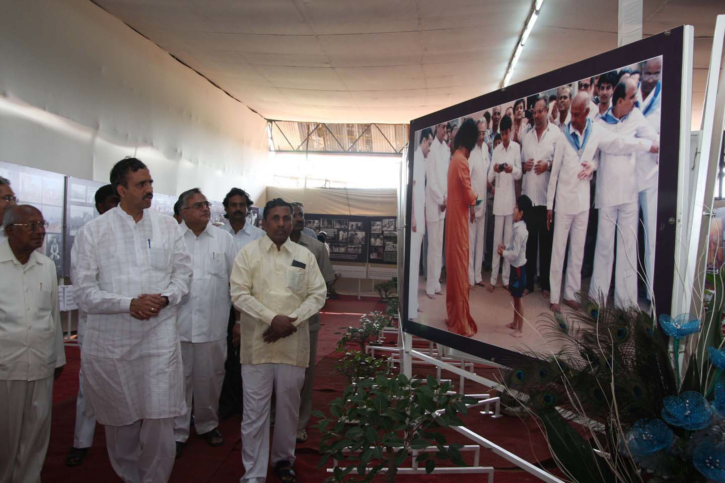 MP Muniyappa inaugurates Prema Jyothi exhibition
