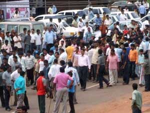 Mangalore tense : 5 Bajrang Dal activists arrested