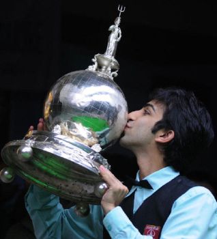 One lakh cash prize for Pankaj Advani 