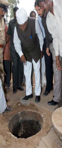 minister katta visits manhole tragedy spot