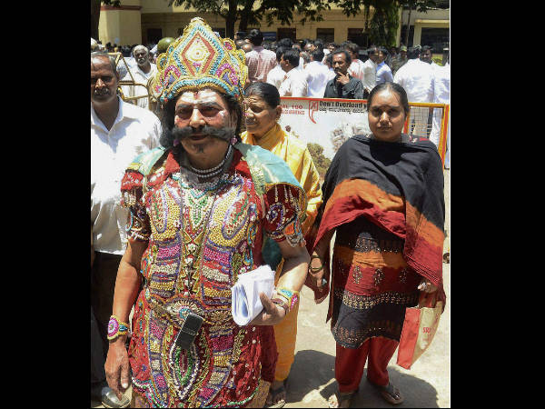 ಎಲೆಕ್ಷನ್ ರಂಗು ರಂಗಿನ ಚಿತ್ರಗಳು