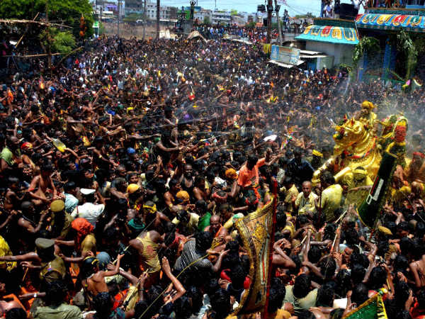ಚಿತ್ರ ತುಣುಕು ಸುದ್ದಿ : ಬೆಂಕಿ, ಪ್ರತಿಭಟನೆ, ಕ್ರಿಕೆಟ್