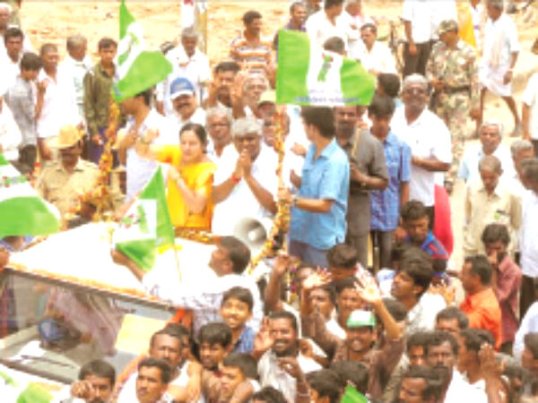 ಎಲೆಕ್ಷನ್ ಚಿತ್ರ: ತಾರೆಗಳ ಜೊತೆ ಡೆಲ್ಲಿ ದೊರೆಗಳು