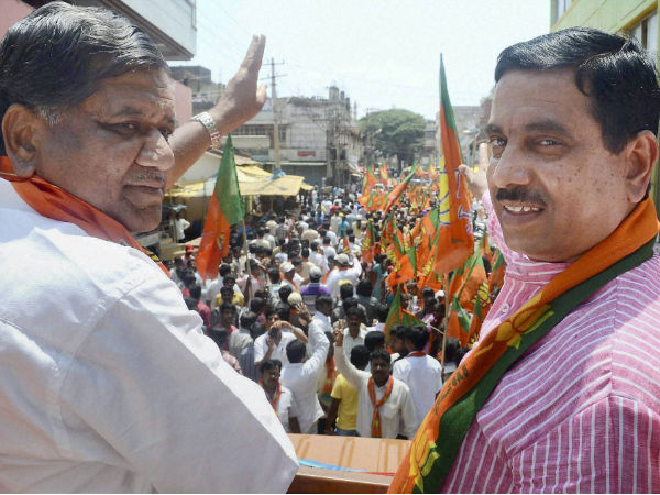 ಚಿತ್ರ ಸುದ್ದಿ: ಸರಬ್ಜಿತ್ ಗೆ ಕಂಬನಿ, ಎಲೆಕ್ಷನ್ ಪ್ರಚಾರ