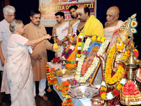 ಚಿತ್ರ ಸುದ್ದಿ: ಸರಬ್ಜಿತ್ ಗೆ ಕಂಬನಿ, ಎಲೆಕ್ಷನ್ ಪ್ರಚಾರ