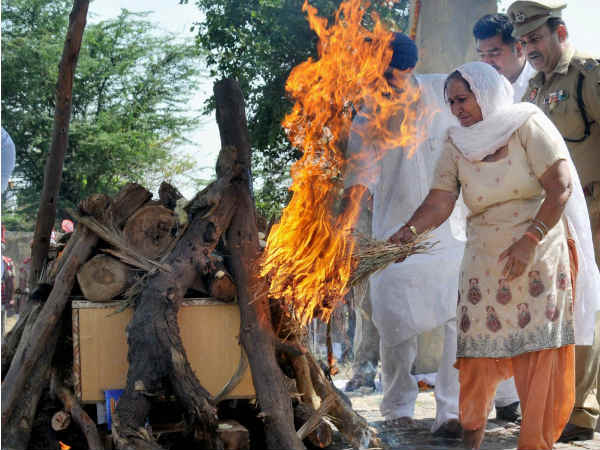 ಚಿತ್ರ ಸುದ್ದಿ: ಸರಬ್ಜಿತ್ ಗೆ ಕಂಬನಿ, ಎಲೆಕ್ಷನ್ ಪ್ರಚಾರ