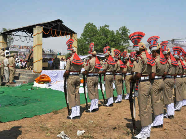 ಚಿತ್ರ ಸುದ್ದಿ: ಸರಬ್ಜಿತ್ ಗೆ ಕಂಬನಿ, ಎಲೆಕ್ಷನ್ ಪ್ರಚಾರ