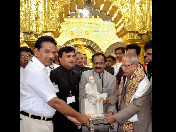 ಸಾಯಿಬಾಬಾಗೆ ಪ್ರಣಬ್ ನಮನ
