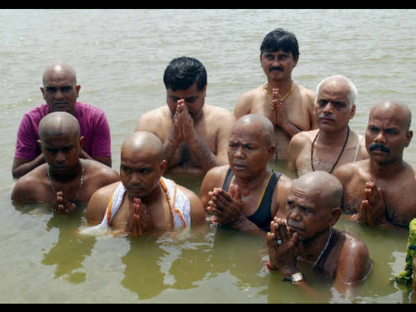 ಮಹೇಂದ್ರ ಕರ್ಮ ಅಂತಿಮ ಸಂಸ್ಕಾರ