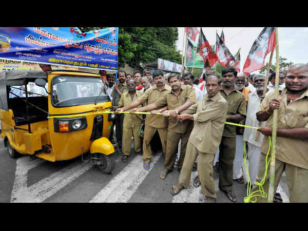 ಆಟೋರಿಕ್ಷಾ ಚಾಲಕರ ಪ್ರತಿಭಟನೆ