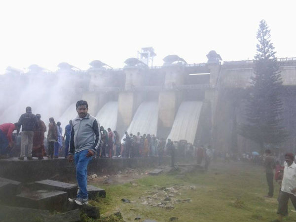 ಜಲಾಶಯದ ಮೇಲ್ಭಾಗಕ್ಕೆ ಹೋಗಲು ಕೆಲವರ ಯತ್ನ