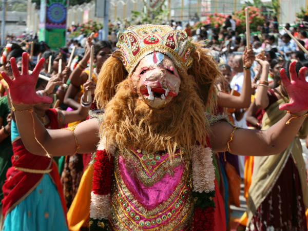 ಉಗ್ರ ಸ್ವರೂಪಿಯ ವೇಷಧಾರಿ ಭಕ್ತ