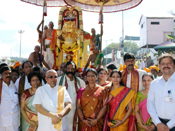 ಬ್ರಹ್ಮೋತ್ಸವಕ್ಕೆ ಬಂದ ಗಣ್ಯಾತಿಗಣ್ಯರು