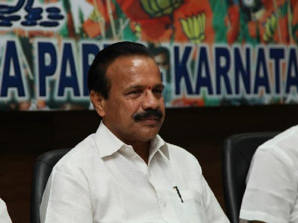 ಸಂಘಟನೆಗಳ ಮೂಲಕ ರಾಜಕಾರಣಕ್ಕೆ
