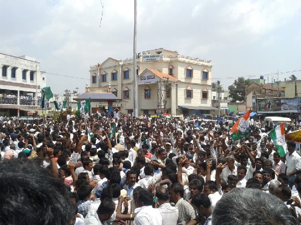 ವಾರ್ ವಾರ್ ಗಿತ್ತಿಯವರ ನಡುವೆ ಕದನ?