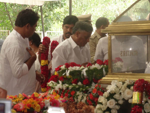 ಆರ್.ಅಶೋಕ್, ವಿ. ಸೋಮಣ್ಣ ಅವರಿಂದ ದರ್ಶನ
