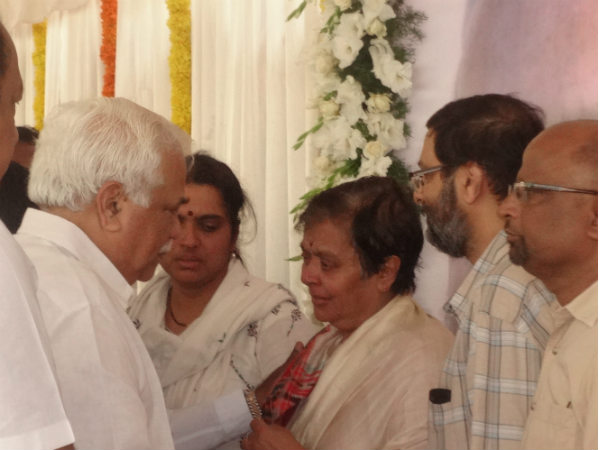 ಸಾಂತ್ವನ ಹೇಳಿದ ದೇಶಪಾಂಡೆ