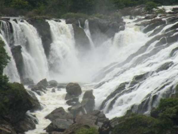 ಗಗನಚುಕ್ಕಿ ಮತ್ತು ಭರಚುಕ್ಕಿ ಜಲಪಾತ ಪ್ರದೇಶ