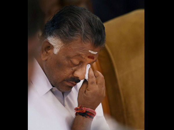 ಪ್ರಮಾಣ ವಚನ ಸ್ವೀಕಾರ ಸಂದರ್ಭ