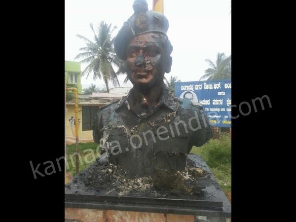 ಘಟನೆ ಬಗ್ಗೆ ಕನ್ನಡಿಗರಿಂದ ಆಕ್ರೋಶ